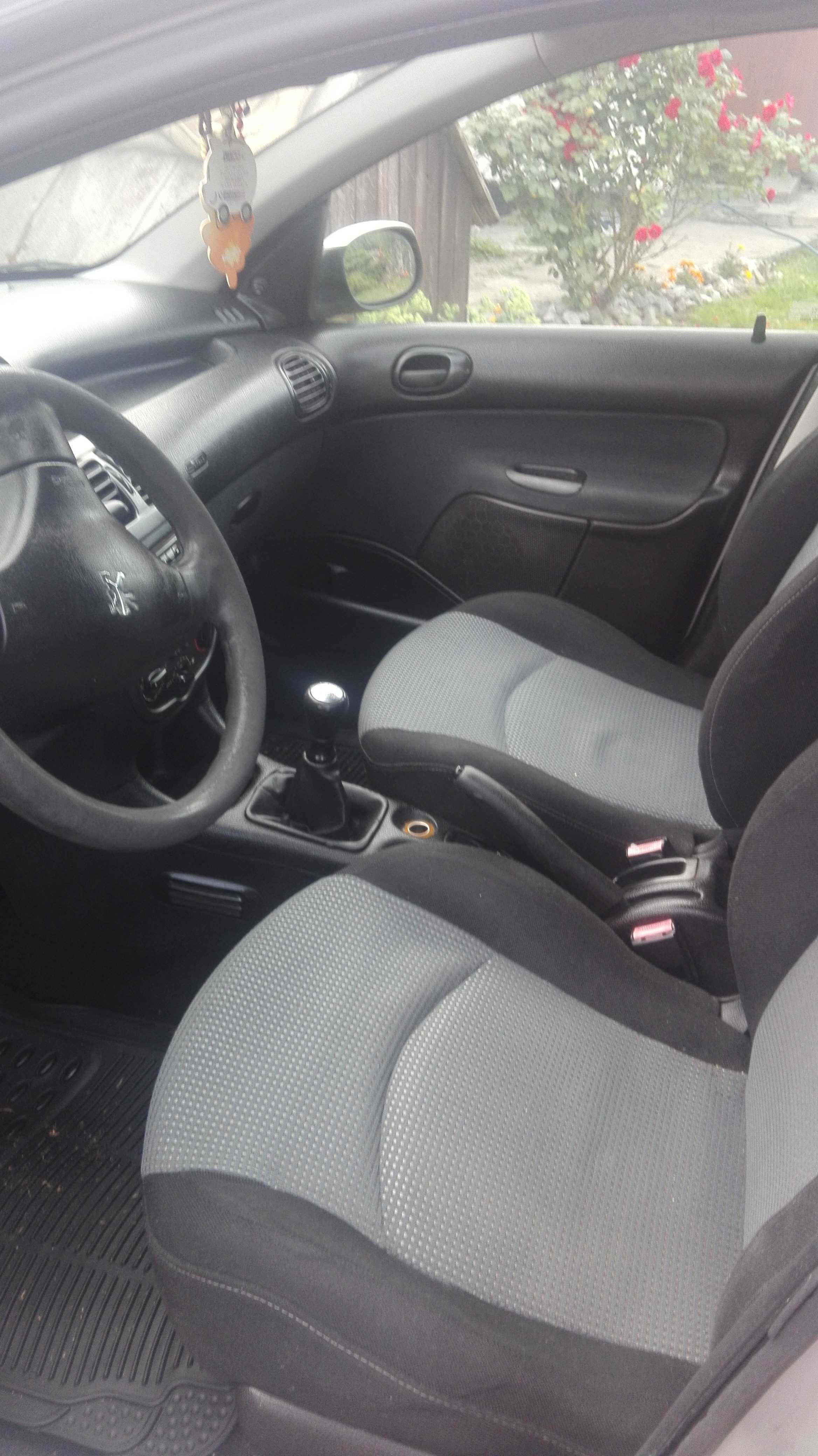 Ladny peugeot 206