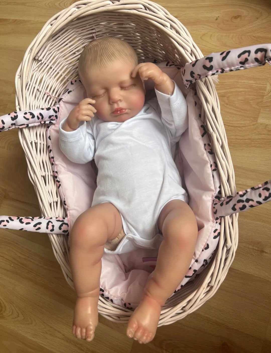 Realistyczna lalka typu Reborn śpiący bobas Śliczna Nowa prezent