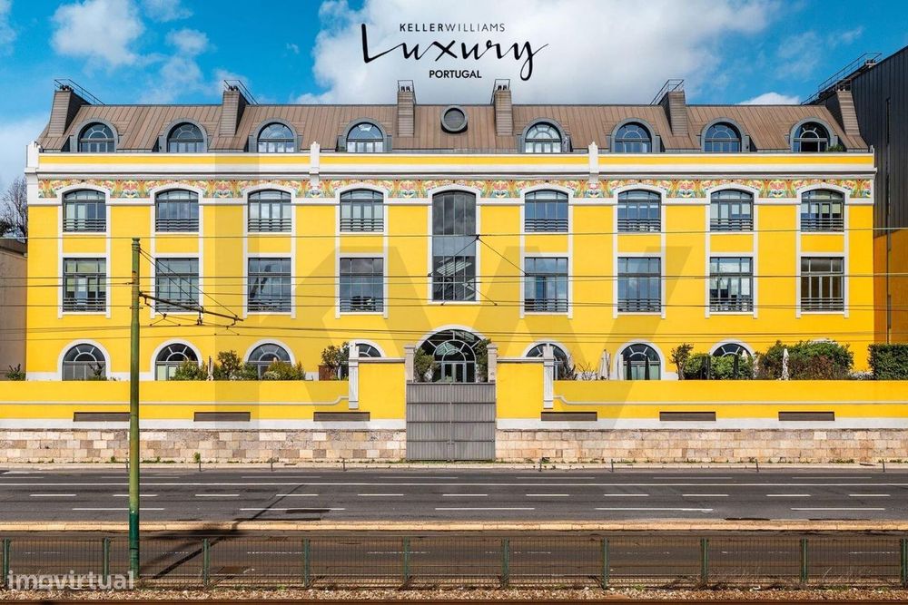 Loft de Luxo na Av. 24 de Julho – Exclusividade e Sofisticação em Lisb