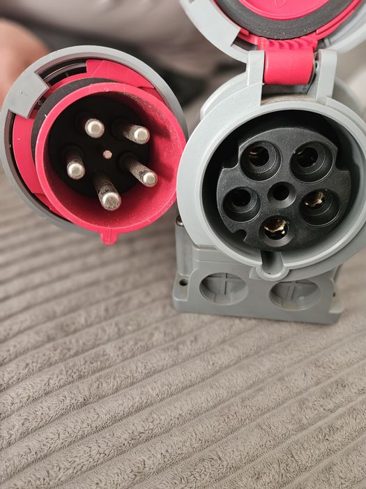 Gniazdo stałe 63A/5P IP67 PCE 135-6