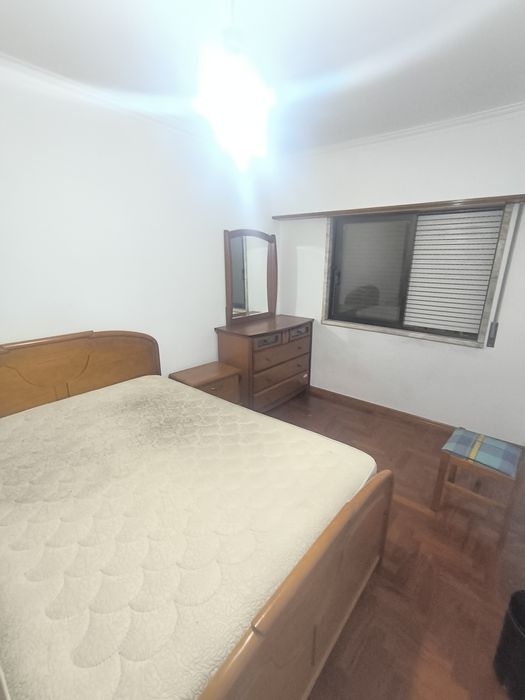 Alugo  2 quartos  amadora