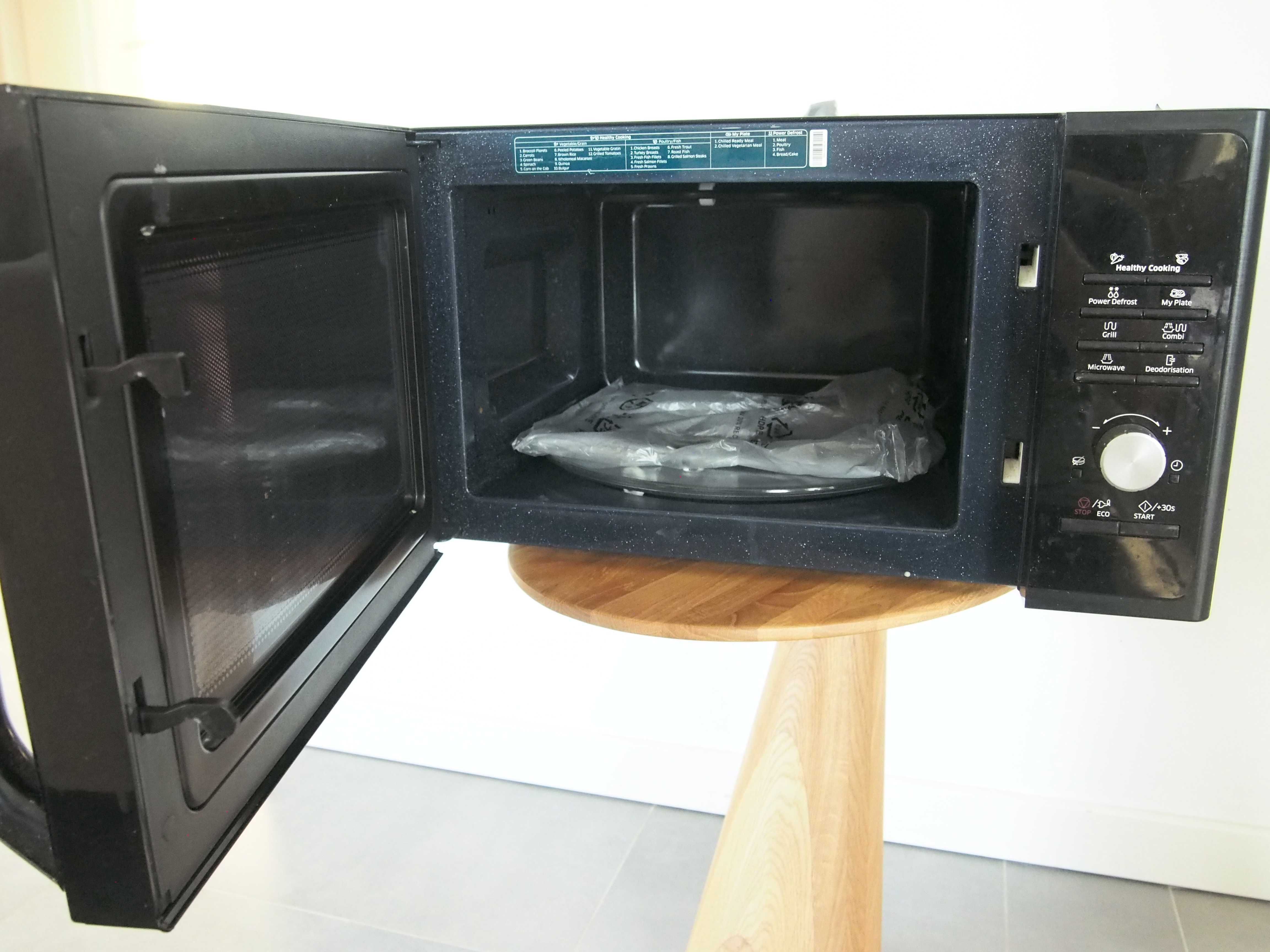 Kuchenka mikrofalowa wolnostojąca Samsung 900W