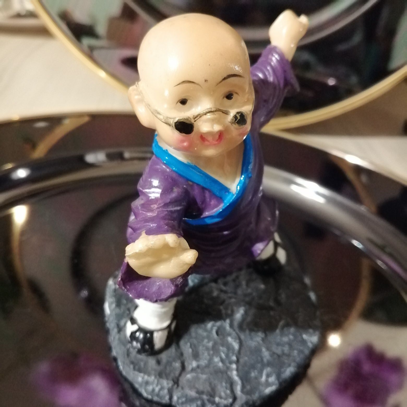 Stare figurki Shaolin z zywicy