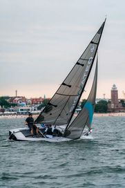 Jacht żaglowy KIELZUGVOGEL idealny do nauki i pierwszych regat dł 5,8m