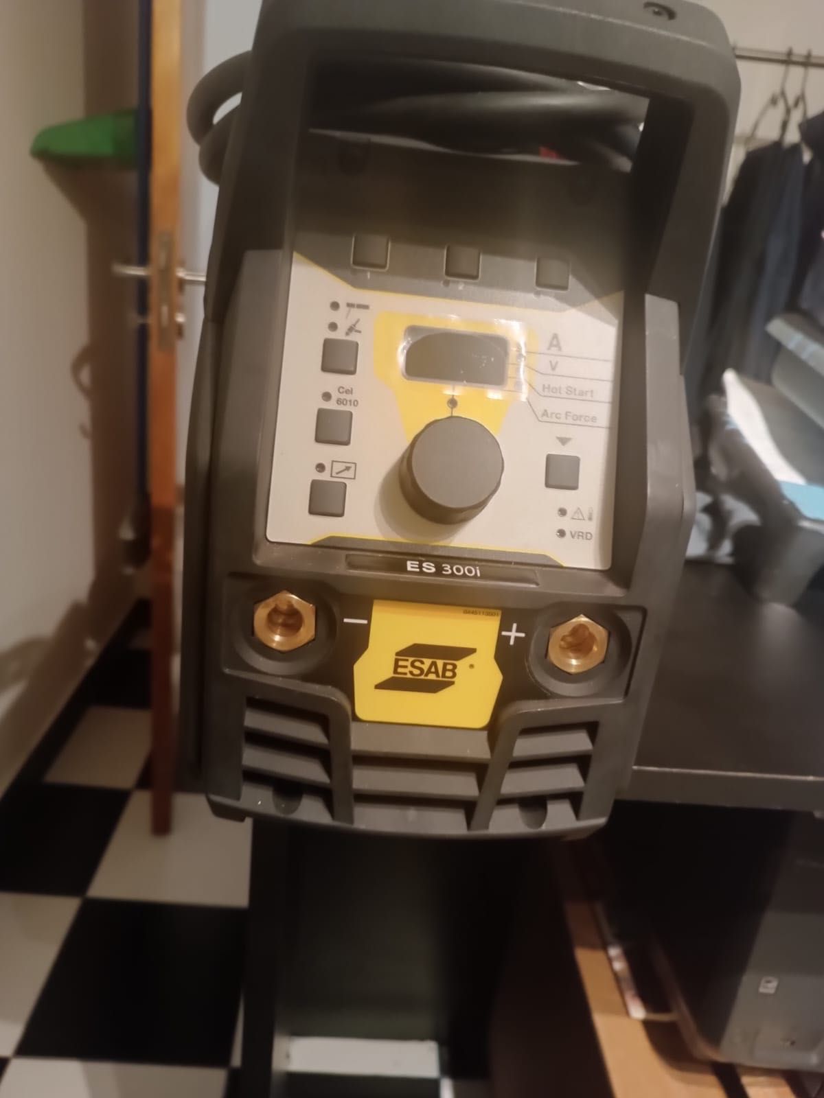 Máquina de solda ESAB 300i Nova ( na caixa )