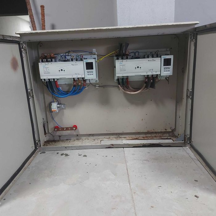 Продається ел.шафа з двома АВР по 220 А б/в