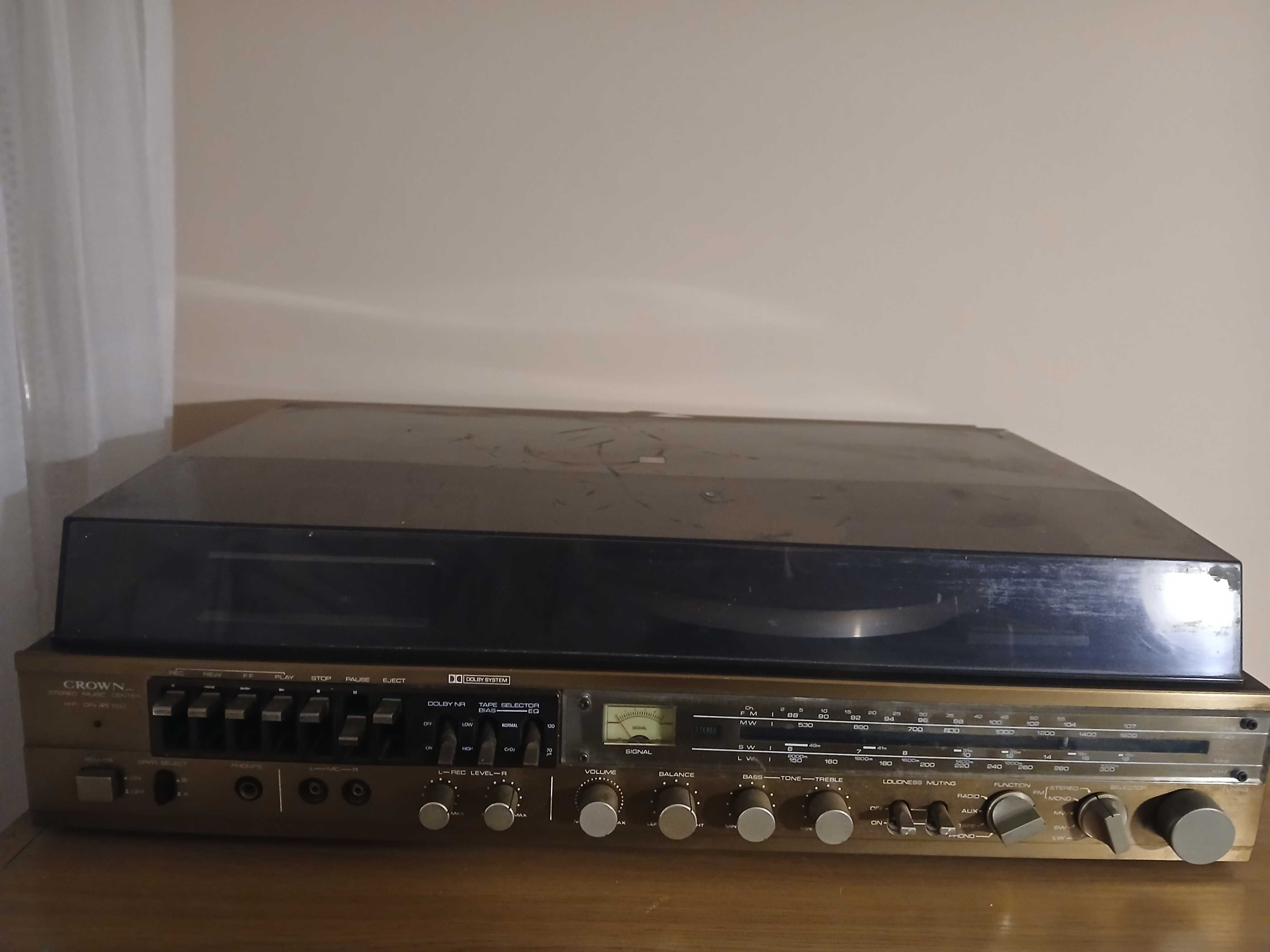 Crown stereo music