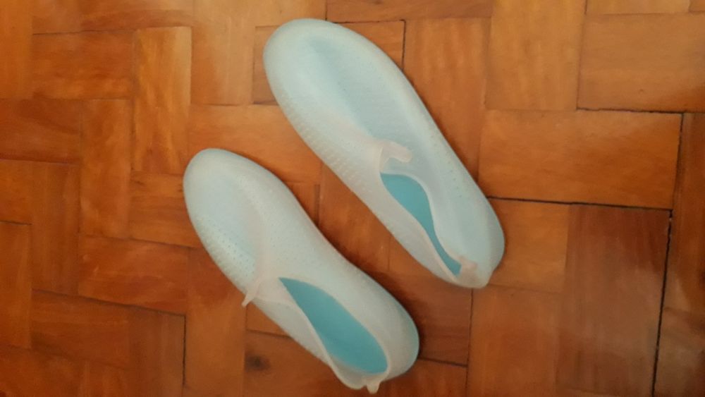 Calçado para a prática de desportos aquáticos