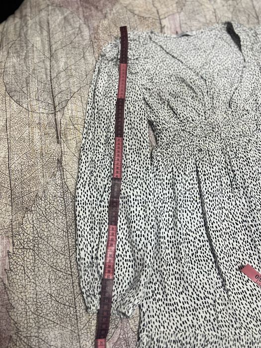 Легке літнє плаття з гарним декольте