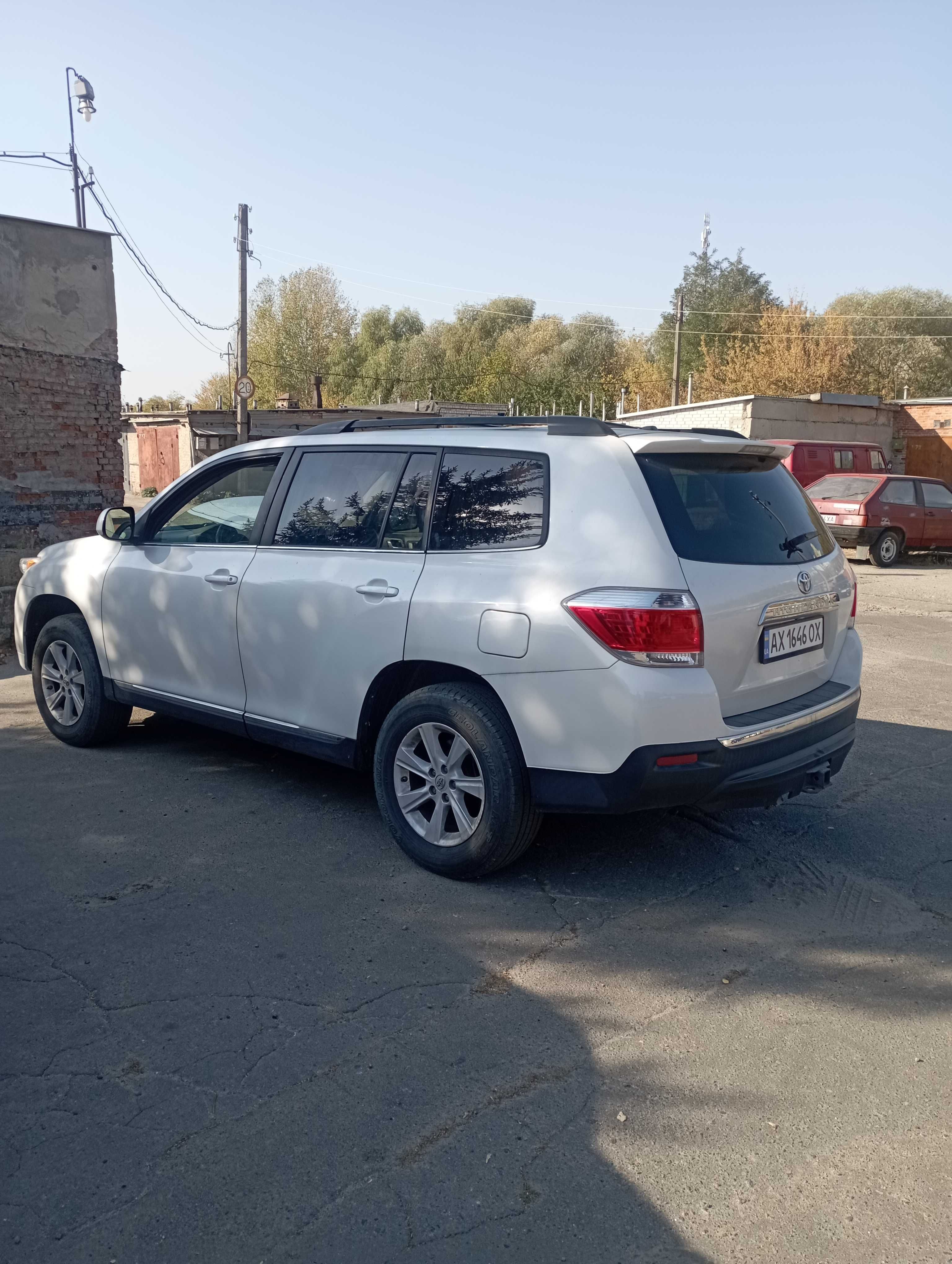 Продам или поменяю на недвижимость Toyota Highlander 2013