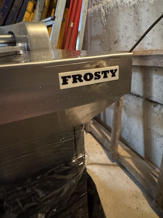 Кyтер мʼясний, Frosty