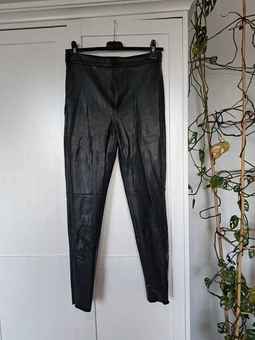 Spodnie skórzane Zara - elegancja i charakter, rozm. S