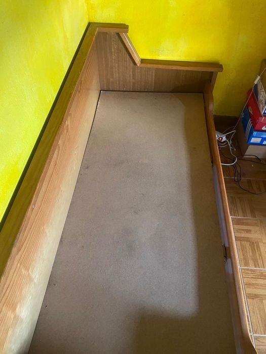 Estrutura em madeira maciça para cama de solteiro