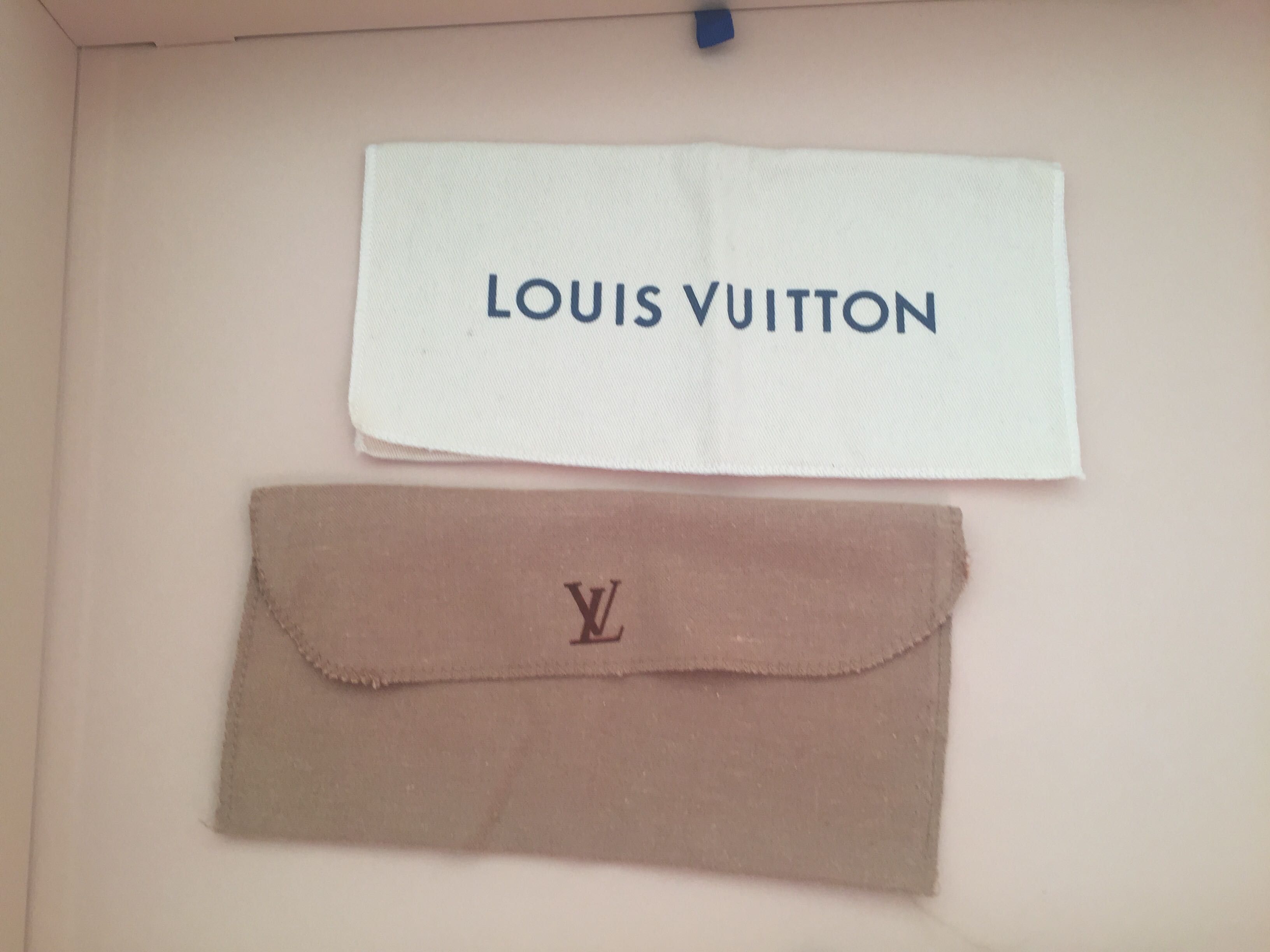 Caixas e dust bag Louis Vuitton