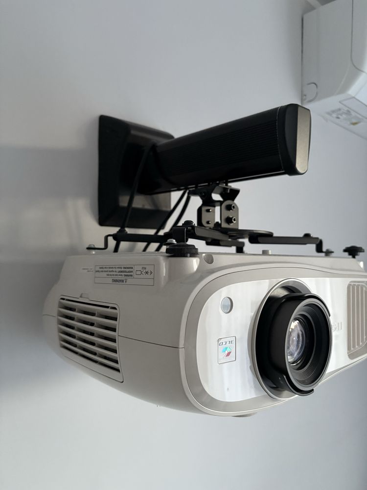 projektor Epson EH-TW7000