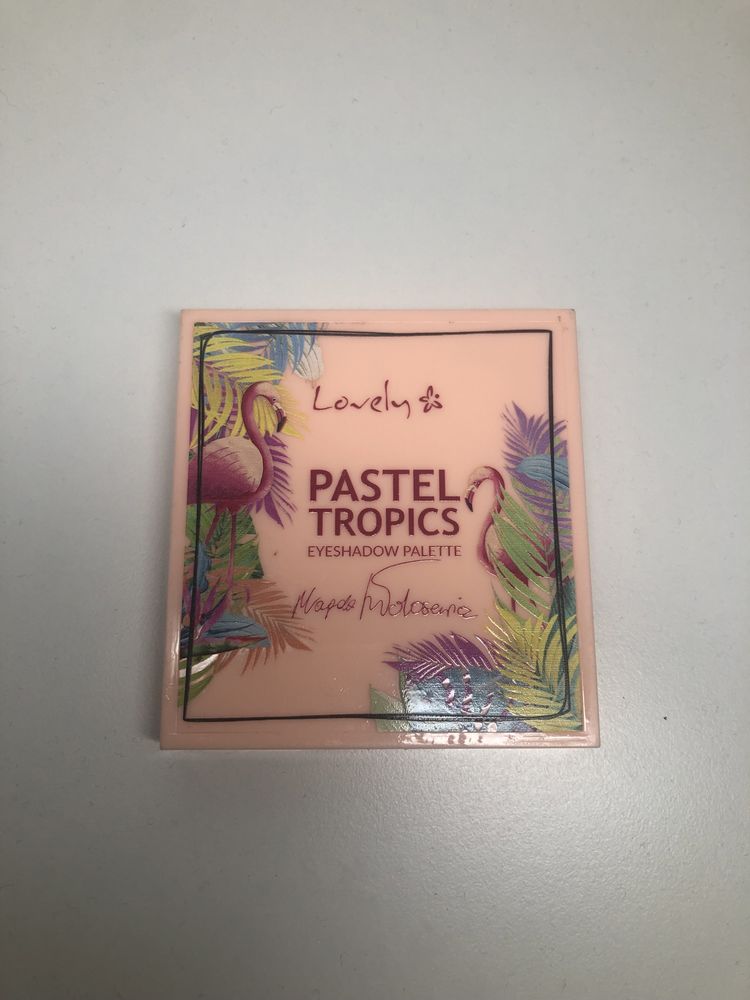 Paletka kolorowych cieni do powiek