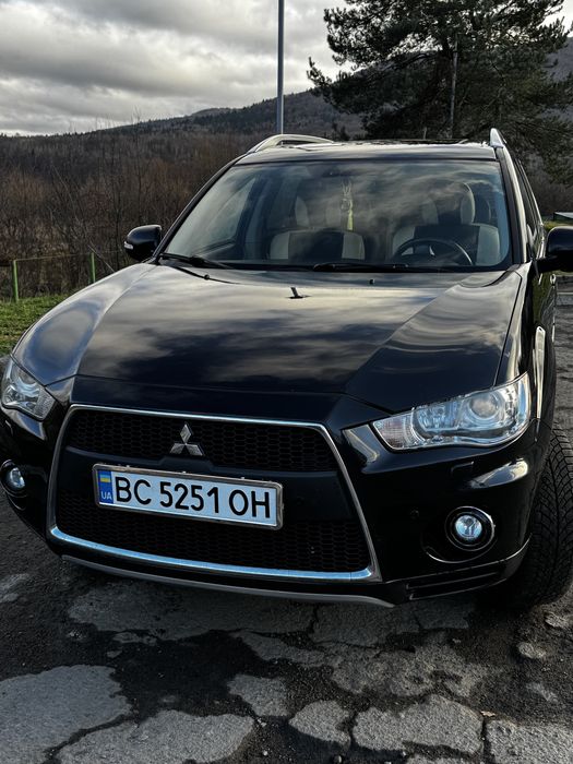 Mitsubishi Outlender XL 2010  року випуску.