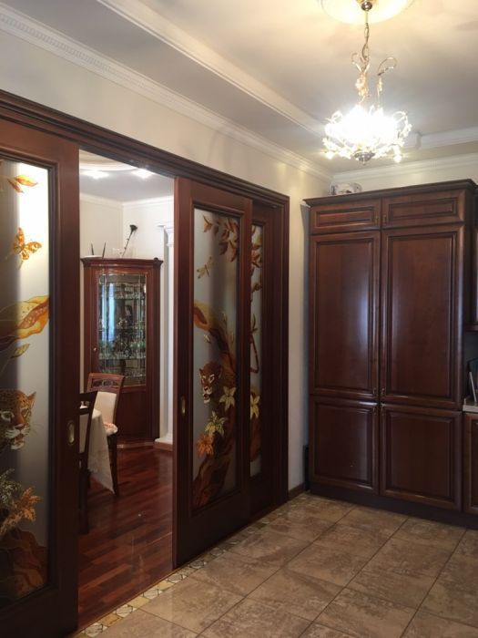 Продам 6ти комнатную квартиру в центре Донецка