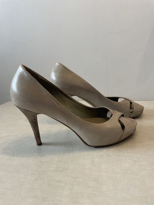 Czółenka skórzane