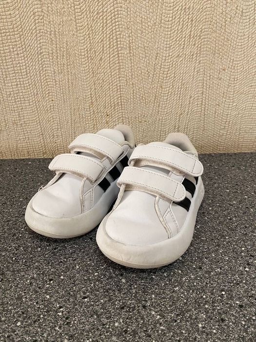 Дитячі кросівки adidas