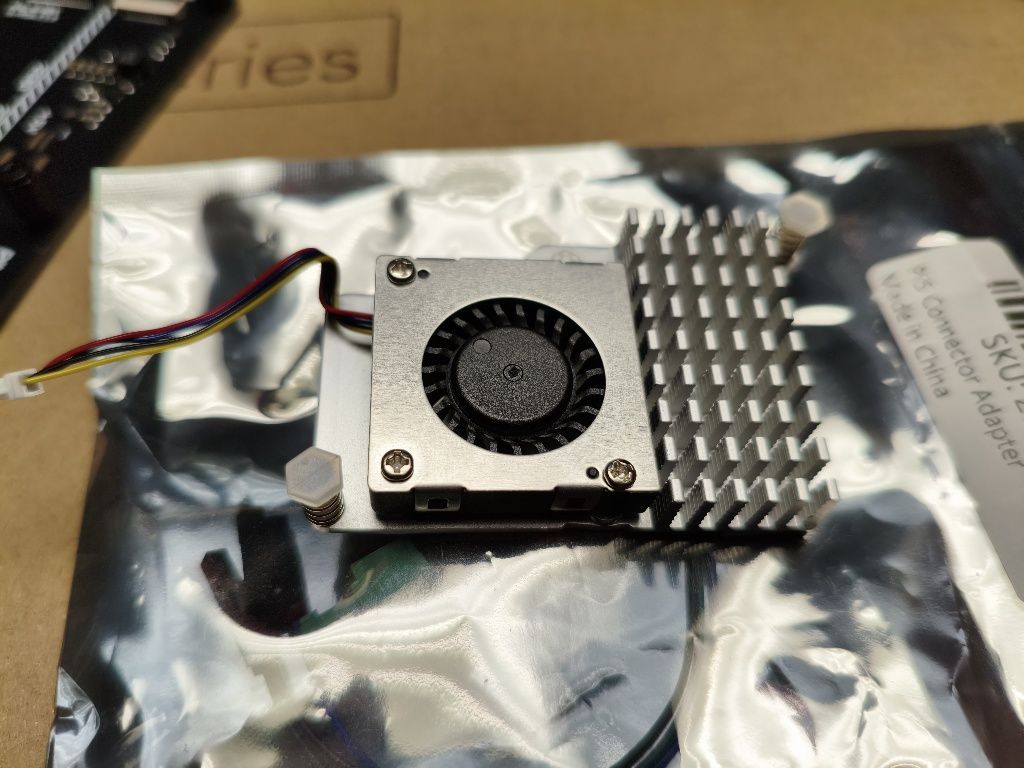Raspberry pi 5 akcesoria, pimoroni, obudowa, adapter