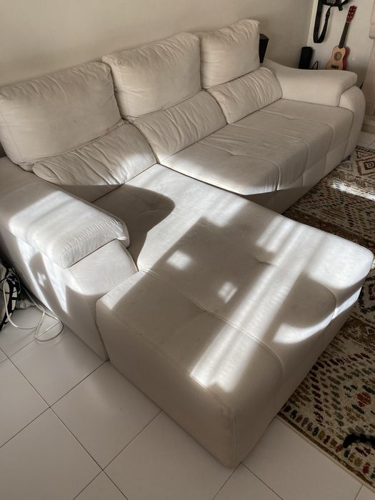 Sofá com chaise longue