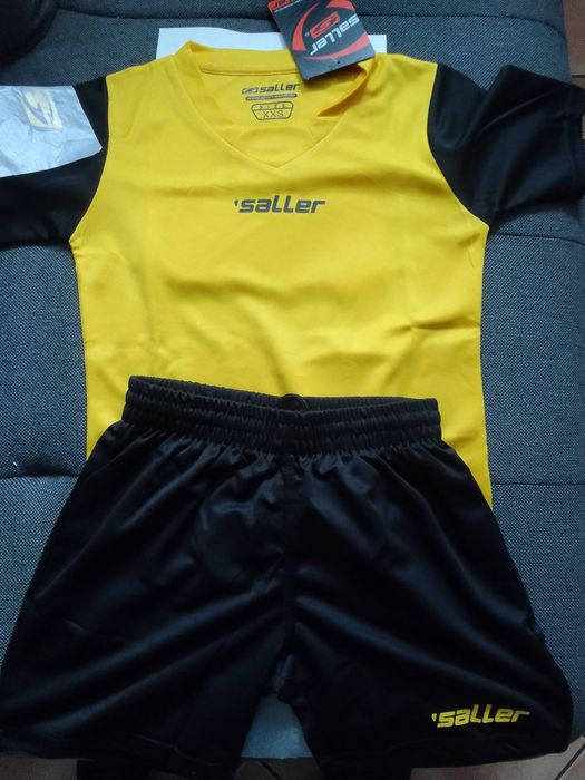 Komplet strojów piłkarskich koszulka i spodenki Saller 9 sztuk nowe