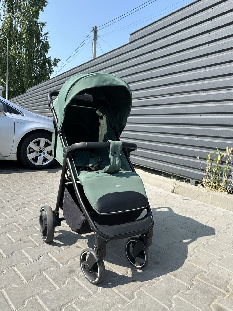 Прогулянкова коляска Carrello Bravo
