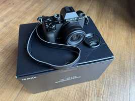 Fuji X-S10 + XC 15-45 + 4 akumulatory + ładowarka — stan idealny