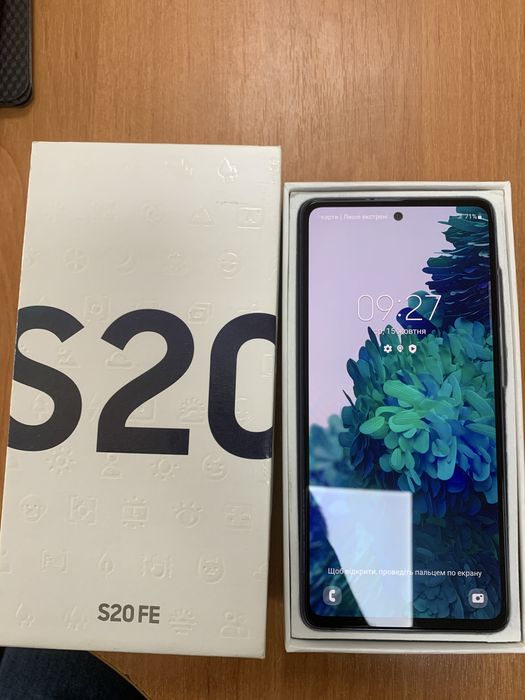 Продам смартфон Samsung S20FE SM-G780/DS