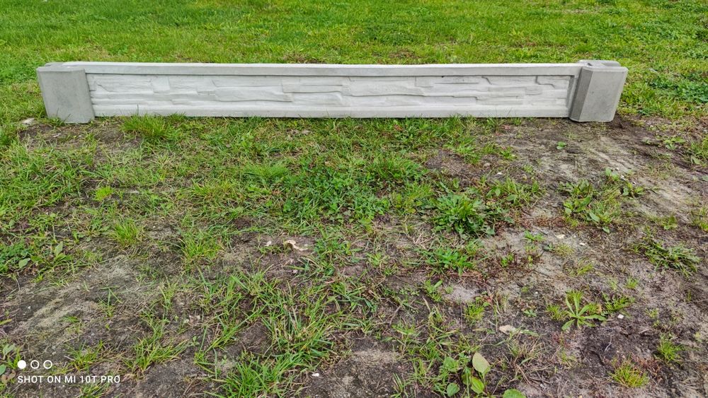 Słupki betonowe do siatki, podmurówki betonowe, łączniki betonowe