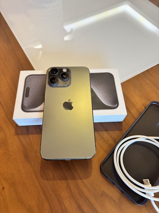 iPhone 15 Pro Max 256GB Cinza Espacial