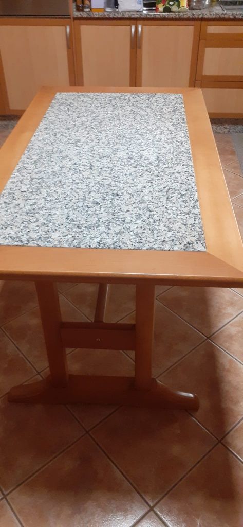 Mesa com cadeiras