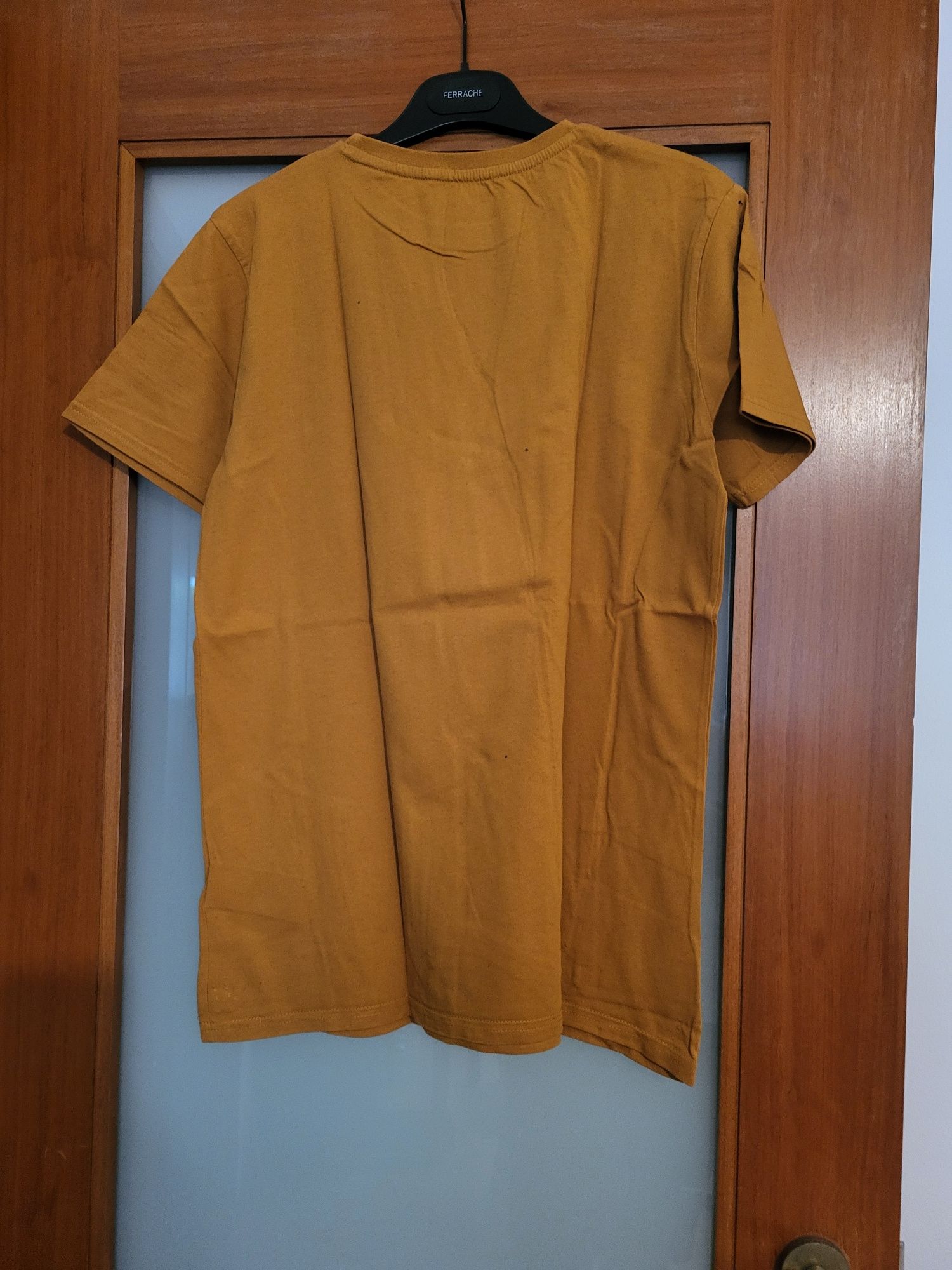 T-shirts tamanho 18 anos