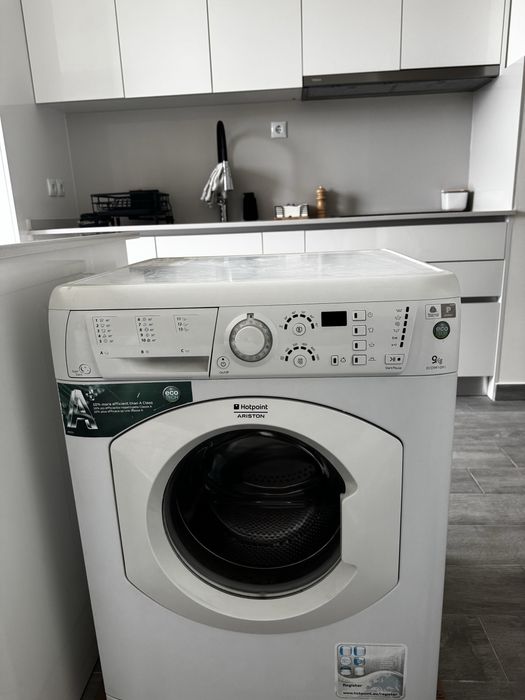 Máquina de Lavar Roupa Hotpoint Ariston 9Kg ECO9F1091