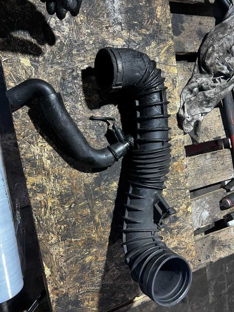 Патрубок з турбіни на корпус фільтра Мерседес Віто 639