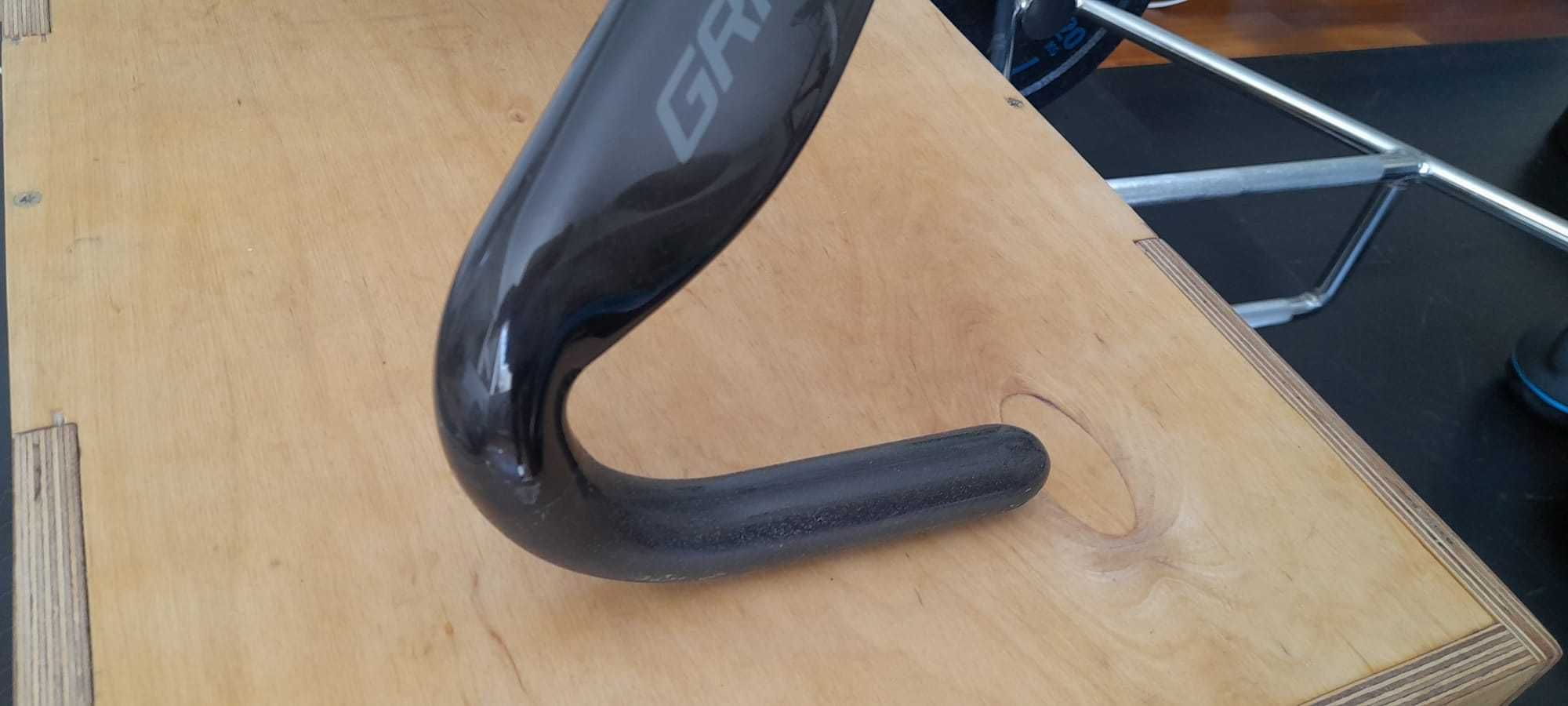 Guiador de carbono para bicicleta de pista