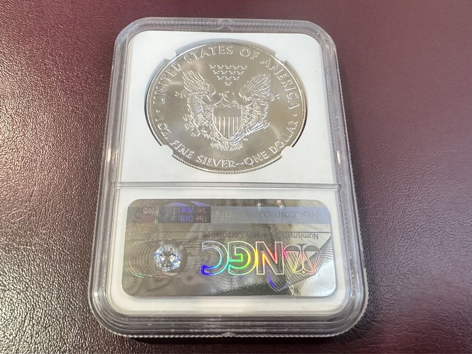 Инвестиционная монета США  Шагающая свобода в слабе NGC MS69