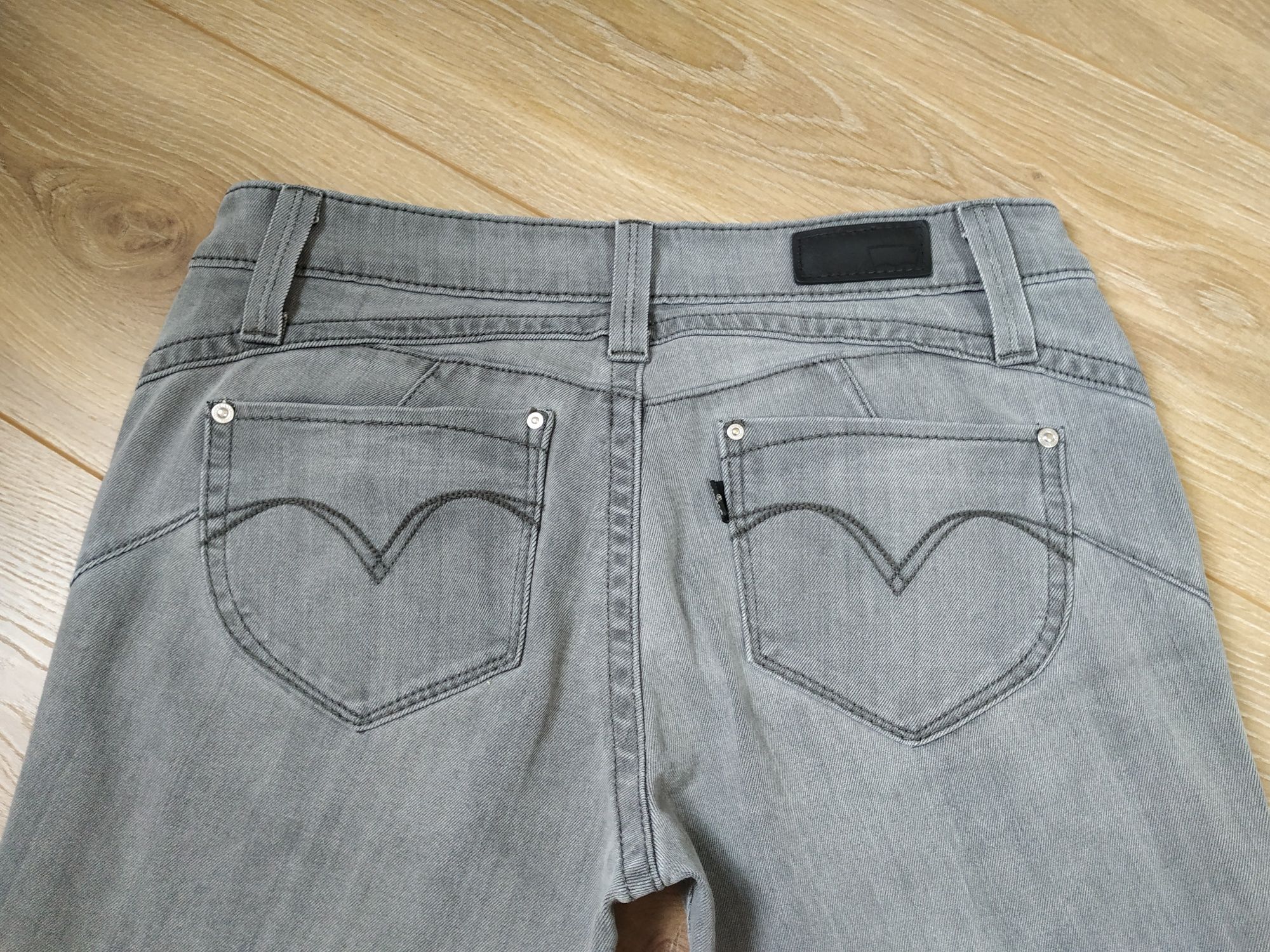 Levis,low rise skinny.базовые серые джинсы из премиального котон26/27