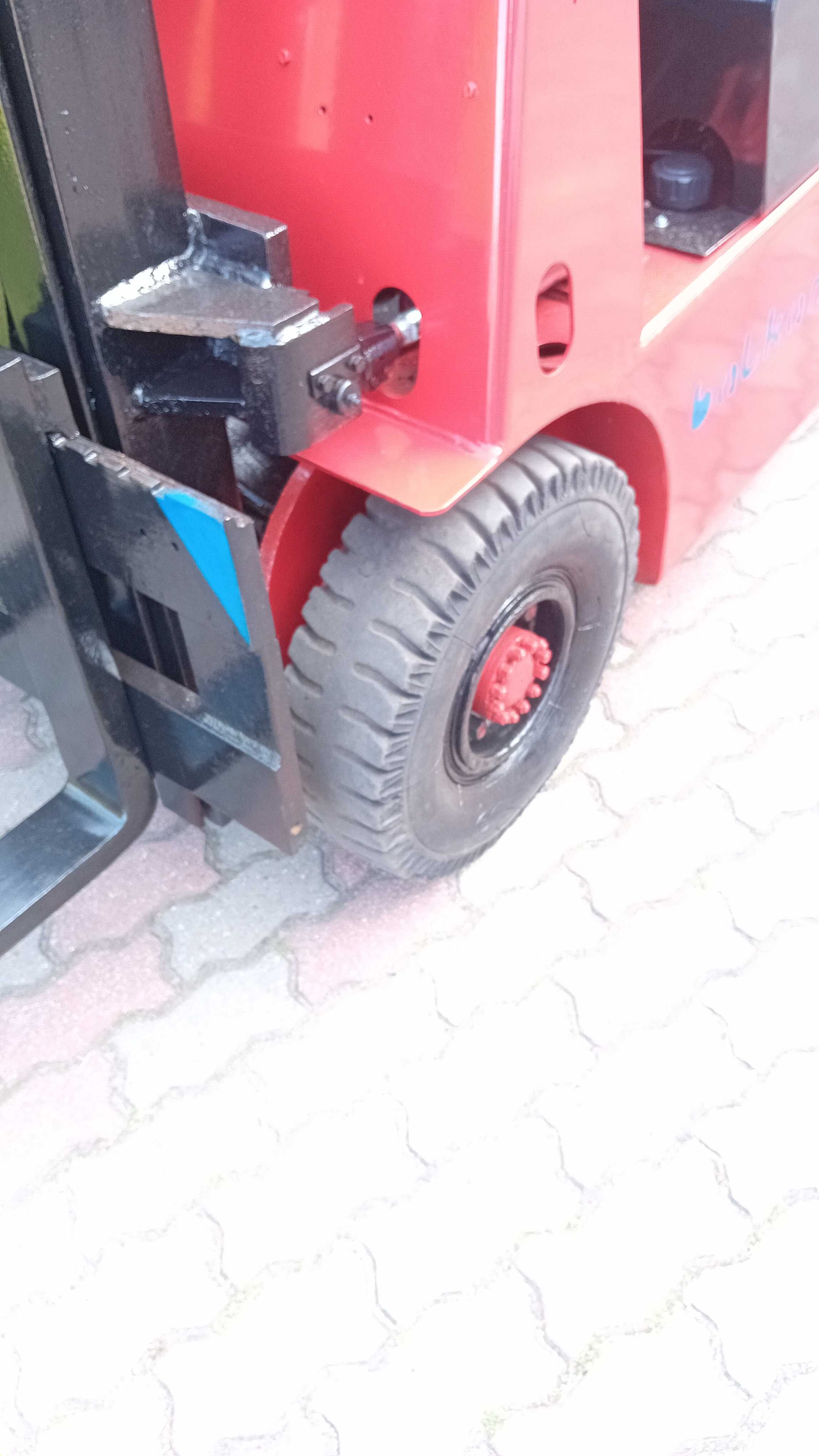 Wózek widłowy Bułgar  udźwig 1,6 T silnik 3P