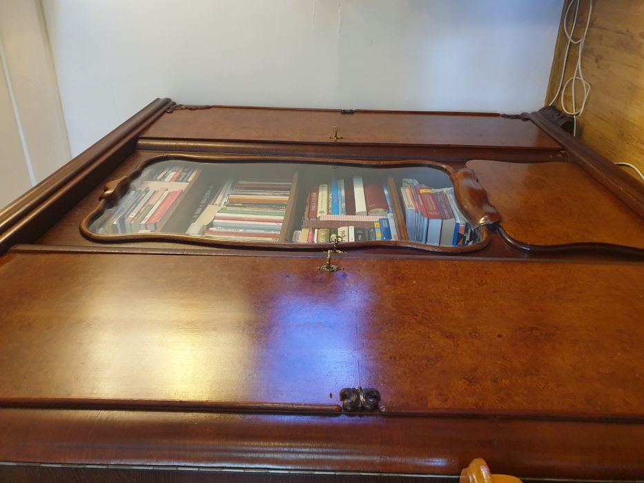 SPRZEDAM zabytkową Witrynę (Biblioteczkę)!