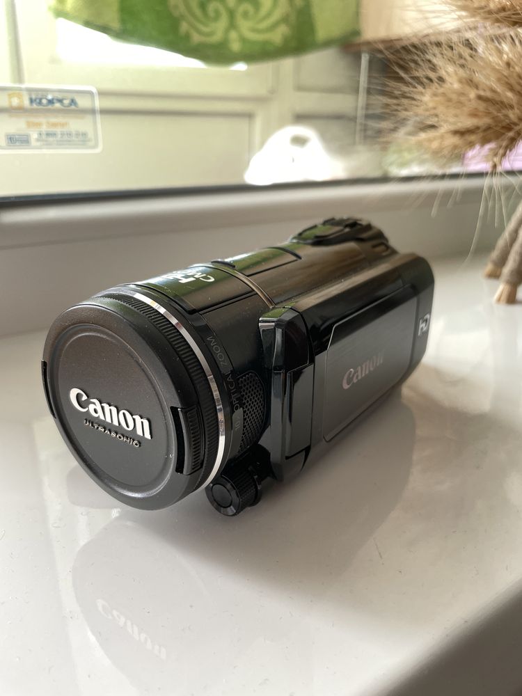 Видеокамера Canon Legria HF S20