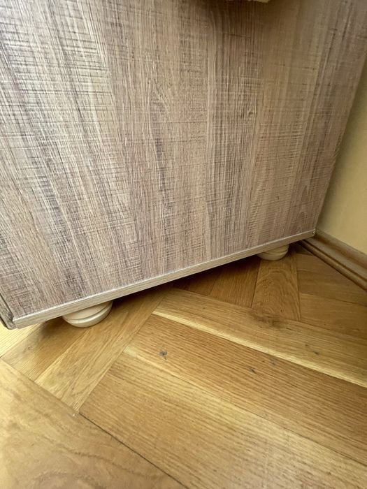 Книжкова шафа вітрина