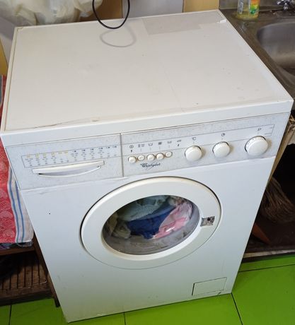 Продам рабочую стиральную машинку марки Вирпул