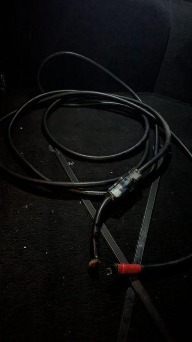 Conjunto de cabos para sistema de som no carro