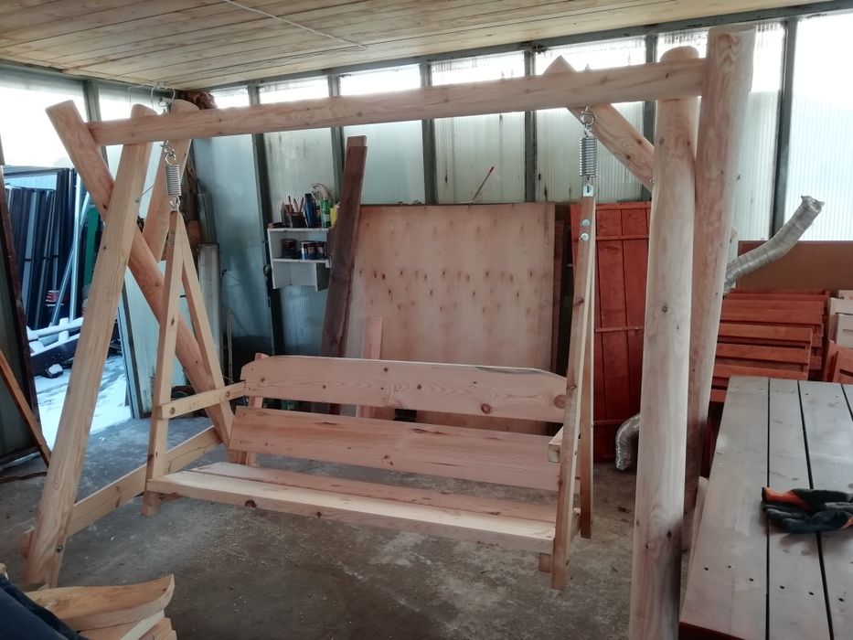 Huśtawka ogrodowa drewniana