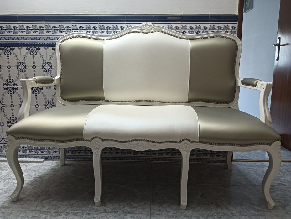 Banco Namoradeira em Pele