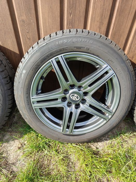 Felgi po renowacji z oponami letnimi  185/60/15