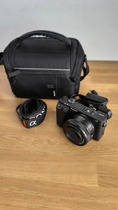 Sony a6400 + Sony 16-50mm f/3.5-5.6 OSS