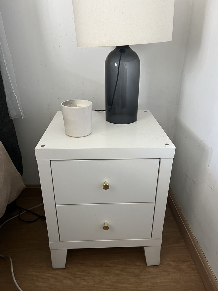 Vendo duas mesas de cabeira ikea